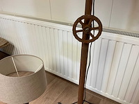 Vloerlamp en staande lamp - afbeelding 2 van  3