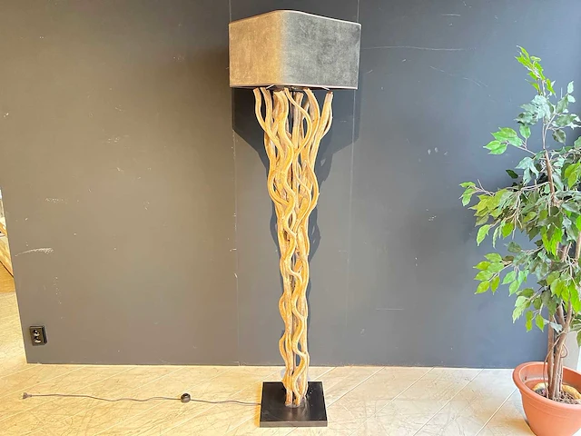 Vloerlamp met voet van lianen - afbeelding 1 van  5
