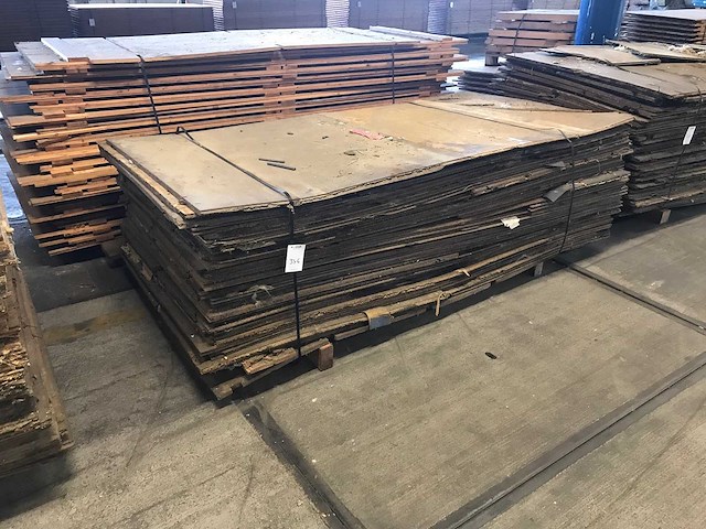 Vloerplaten gebruikt spaanplaat - afbeelding 1 van  2