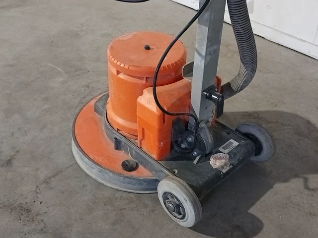 Vloerschuurmachine roterend - 230v numatic, hfm 1515, bouwjaar 2016 - afbeelding 2 van  12