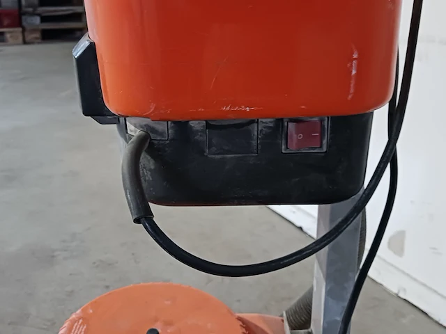 Vloerschuurmachine roterend - 230v numatic, hfm 1515, bouwjaar 2016 - afbeelding 11 van  12