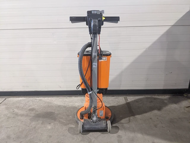 Vloerschuurmachine roterend - 230v numatic, hfm 1515, bouwjaar 2023 - afbeelding 5 van  10