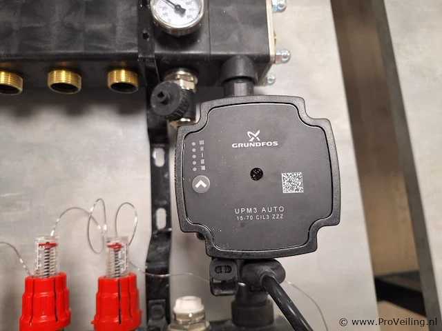 Vloerverwarming verdeler - met grundfos upm3 pomp - afbeelding 2 van  3