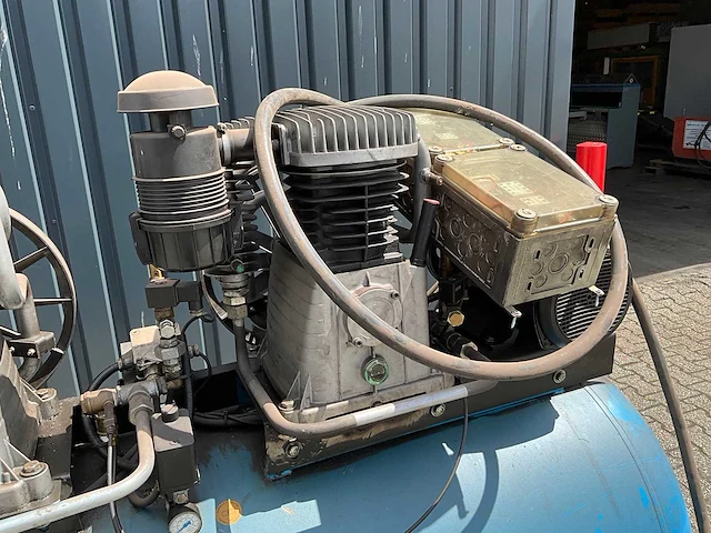 Vlt zuigercompressor 1000 liter tank - afbeelding 2 van  13