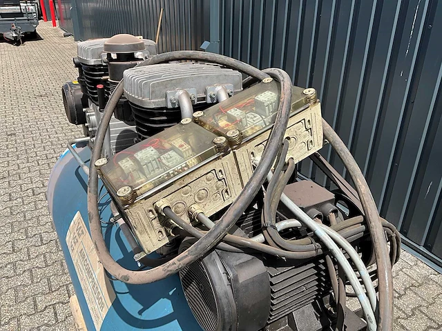 Vlt zuigercompressor 1000 liter tank - afbeelding 3 van  13