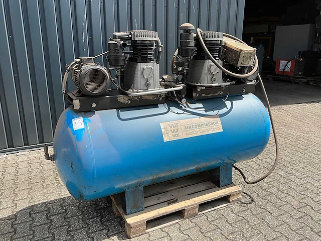 Vlt zuigercompressor 1000 liter tank - afbeelding 1 van  13
