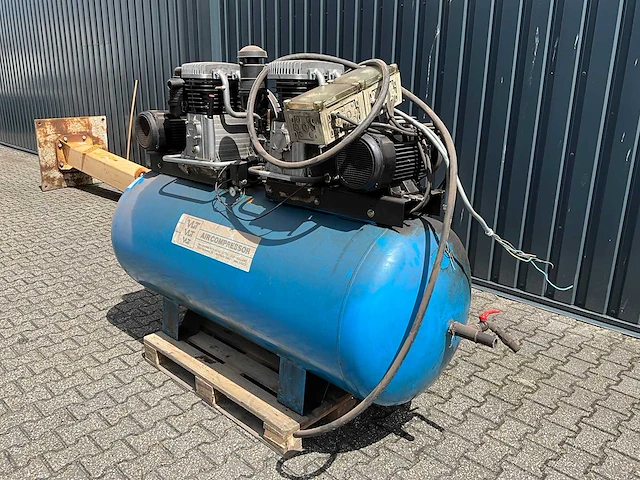 Vlt zuigercompressor 1000 liter tank - afbeelding 7 van  13
