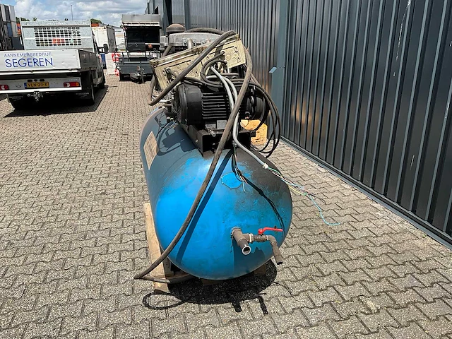 Vlt zuigercompressor 1000 liter tank - afbeelding 8 van  13
