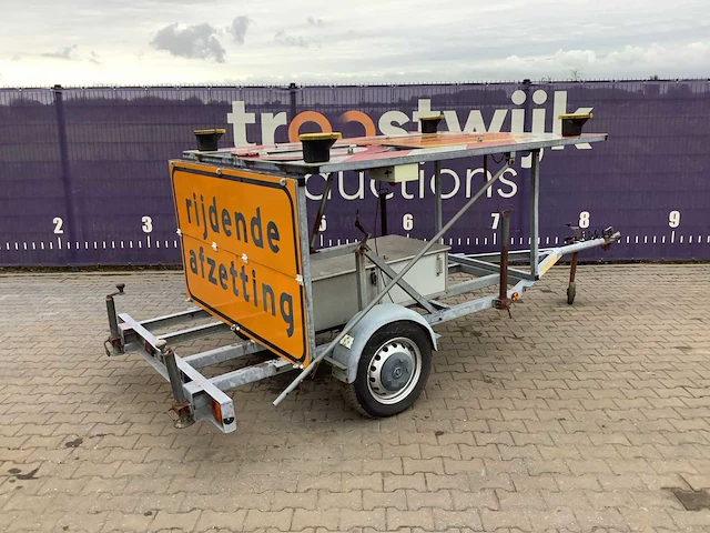 Vluckstrookwagen/voorwaarschuwingswagen - afbeelding 6 van  11