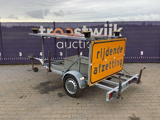 Vluckstrookwagen/voorwaarschuwingswagen - afbeelding 7 van  11