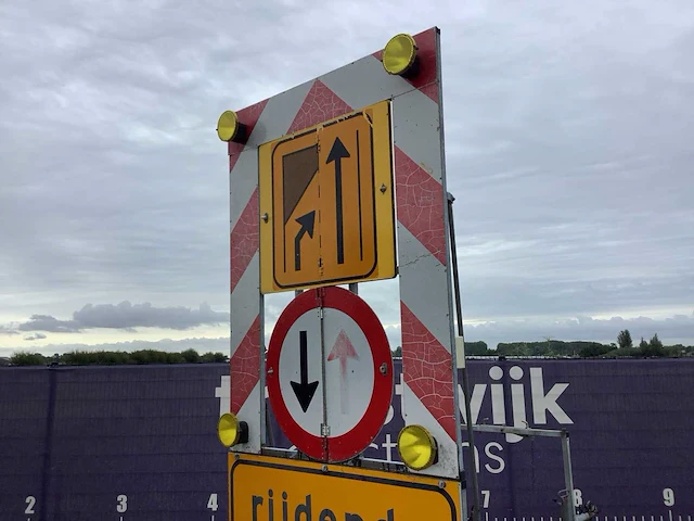 Vluckstrookwagen/voorwaarschuwingswagen - afbeelding 8 van  11