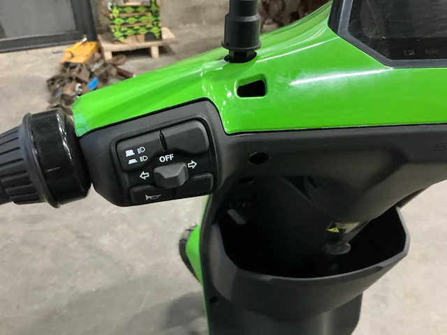 Vmoto - cux - e-scooter - afbeelding 8 van  14