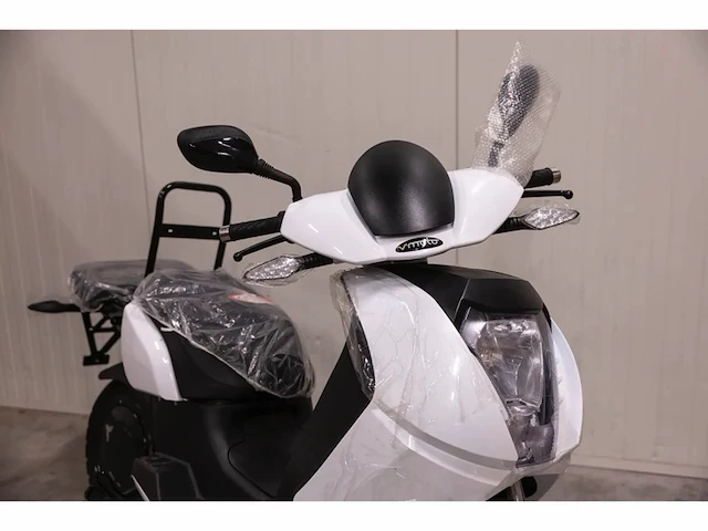 Vmoto elektrische scooter 45 km p/u wit - afbeelding 3 van  5