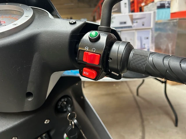 Vmoto elektrische scooter 45 km p/u wit - afbeelding 2 van  13