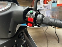 Vmoto elektrische scooter 45 km p/u wit - afbeelding 2 van  13