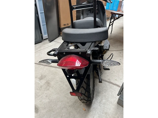 Vmoto elektrische scooter 45 km p/u wit - afbeelding 3 van  13