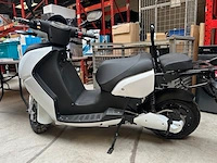 Vmoto elektrische scooter 45 km p/u wit - afbeelding 1 van  13