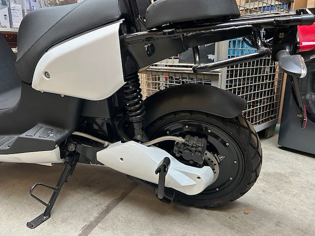 Vmoto elektrische scooter 45 km p/u wit - afbeelding 9 van  13