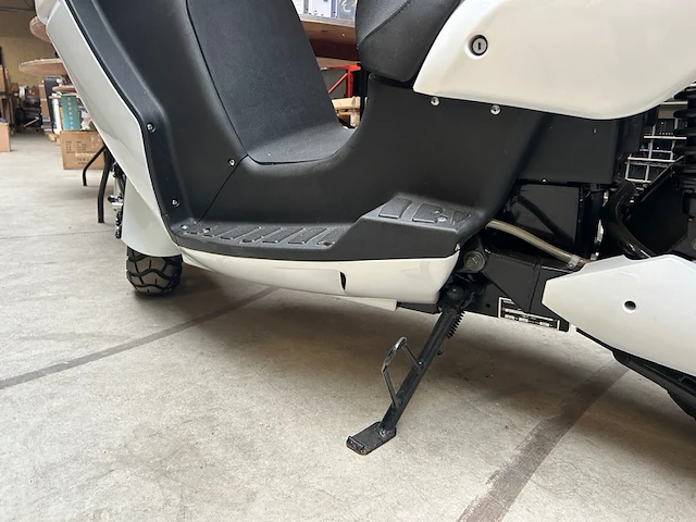 Vmoto elektrische scooter 45 km p/u wit - afbeelding 11 van  13