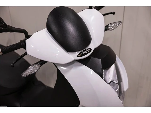 Vmoto elektrische scooter - afbeelding 4 van  8