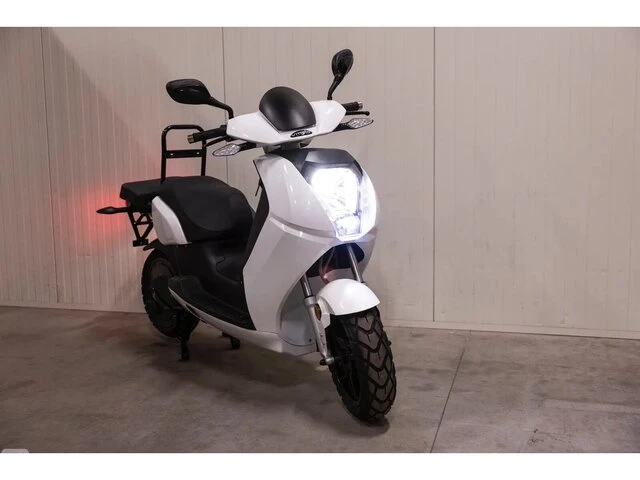 Vmoto elektrische scooter - afbeelding 7 van  8