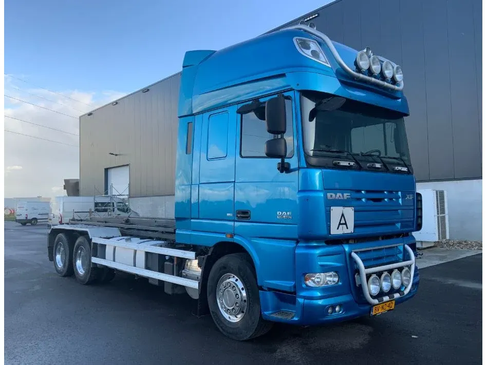 Voertuigen, bedrijfsauto's, heftrucks en diverse garage inventaris