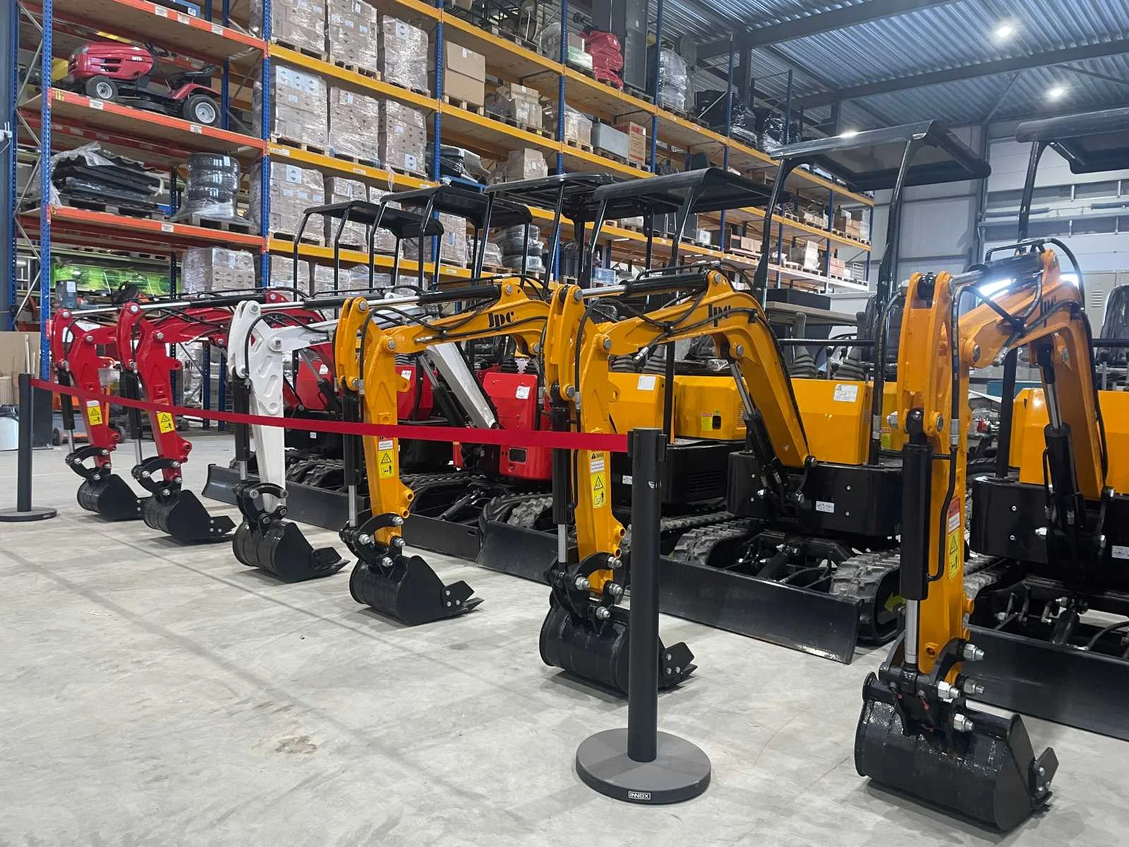 Voertuigen, machines, gereedschappen en keramiek tegels