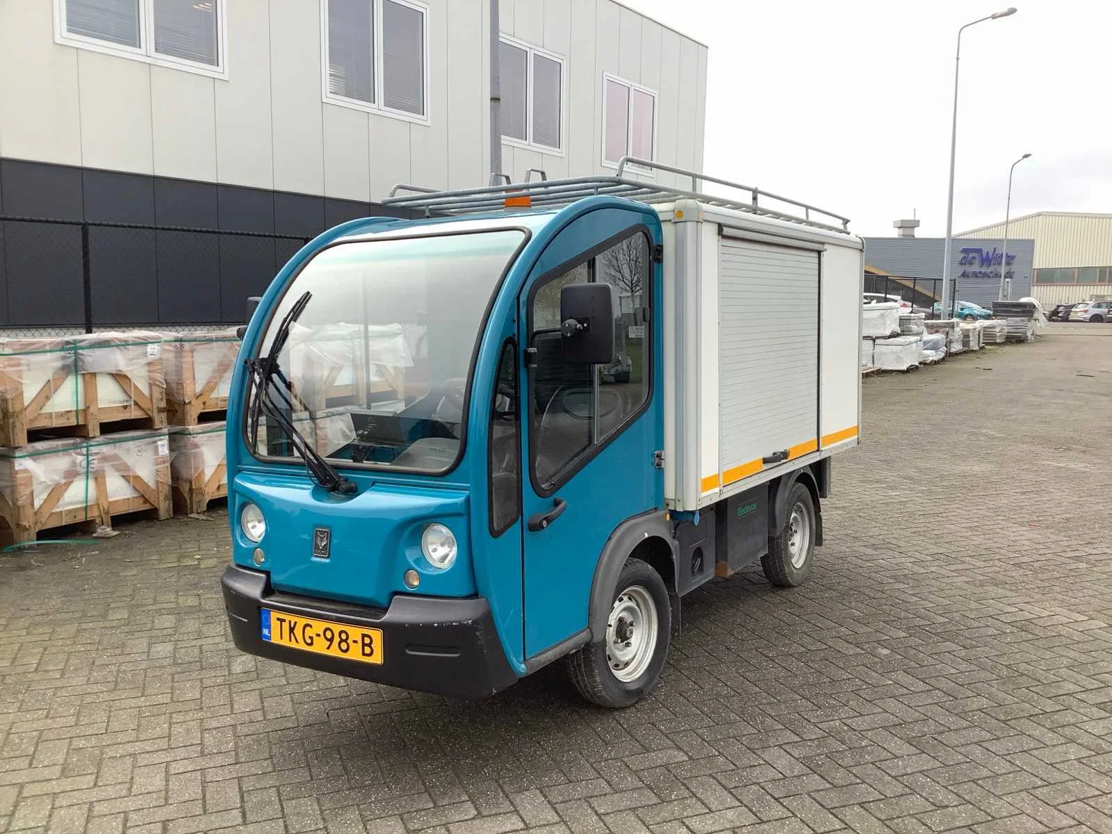 Voertuigen, machines, gereedschappen en keramiek tegels
