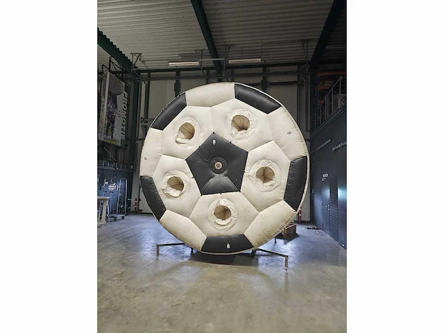 Voetbal draaiend 4m - afbeelding 1 van  6