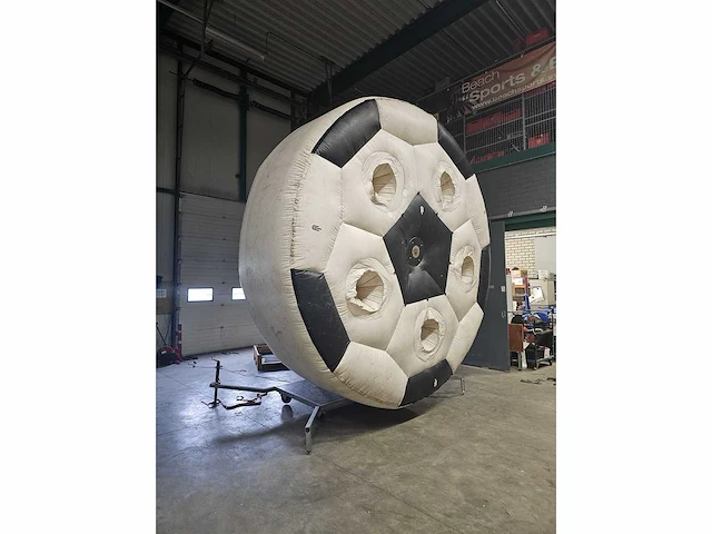 Voetbal draaiend 4m - afbeelding 3 van  6