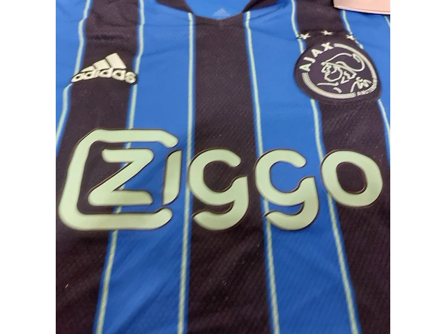 Voetbalshirt " ajax amsterdam " en aanvoerdersband, adidas - afbeelding 12 van  14