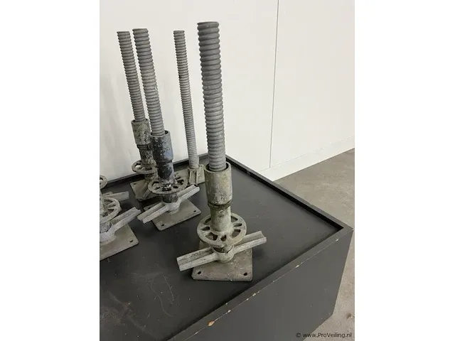 Voetsteun voor steiger - 4 stuks - afbeelding 1 van  3