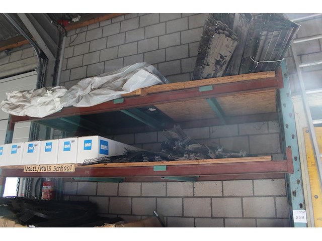 Vogel- en muisschroten in diverse maten en uitvoering in stelling. - afbeelding 5 van  5