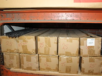 Vogel- en muisschroten in diverse maten en uitvoering in stelling. - afbeelding 1 van  3