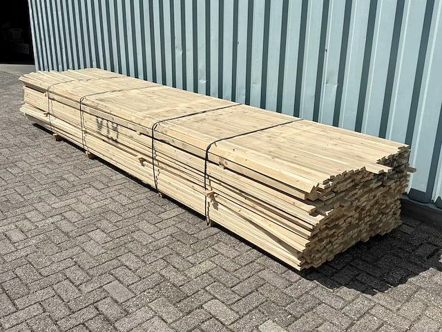 Vol pakket vuren houten latten - afbeelding 2 van  3