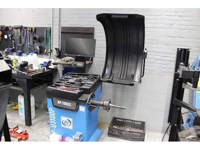 Volautomatische balanceermachine rp-tools rp-u3100p. bouwjaar 2023. - afbeelding 1 van  4