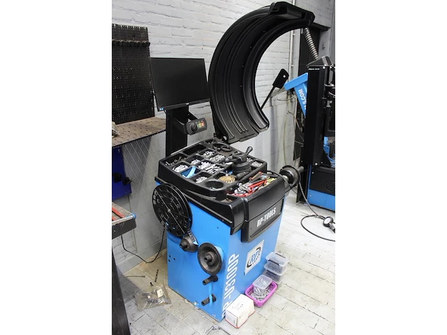 Volautomatische balanceermachine rp-tools rp-u3100p. bouwjaar 2023. - afbeelding 3 van  4