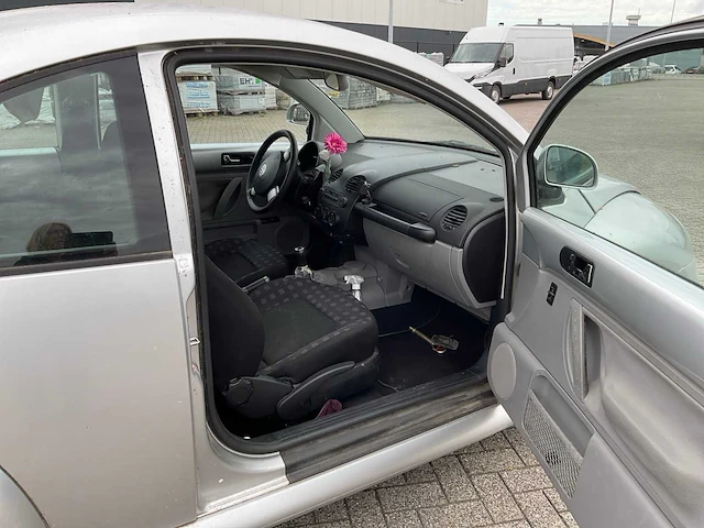Volkswagen - - new beetle - personenauto - afbeelding 4 van  31