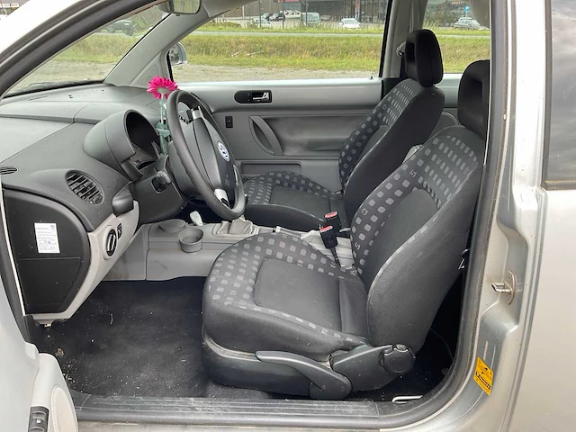 Volkswagen - - new beetle - personenauto - afbeelding 7 van  31