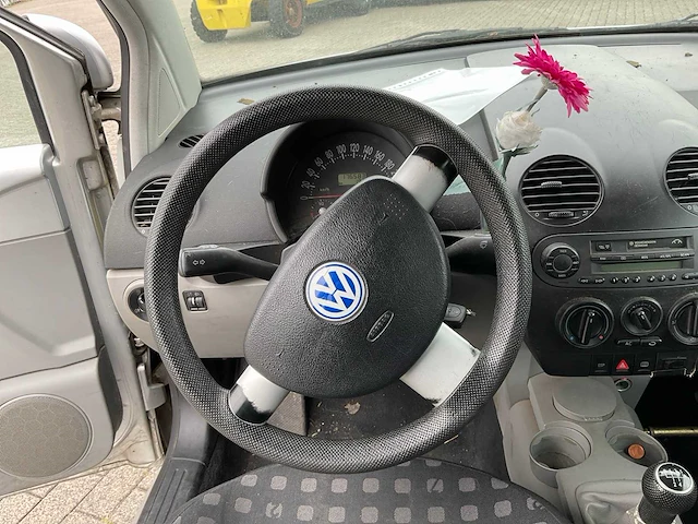 Volkswagen - - new beetle - personenauto - afbeelding 19 van  31