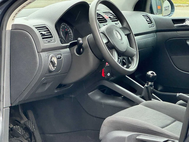 Volkswagen - 2004 - golf - 1.6 trendline - 37-pl-sz - afbeelding 13 van  15