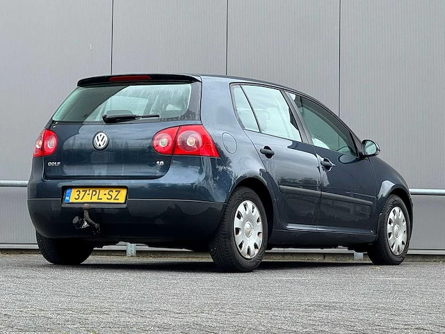 Volkswagen - 2004 - golf - 1.6 trendline - 37-pl-sz - afbeelding 12 van  15
