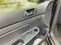 Volkswagen - 2004 - golf - personenauto - afbeelding 2 van  35
