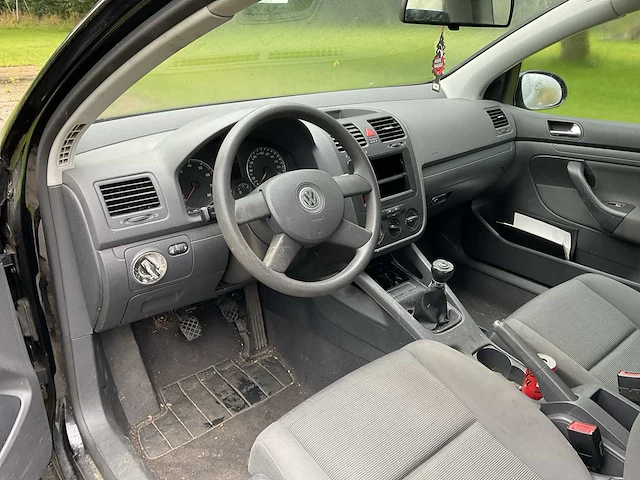 Volkswagen - 2004 - golf - personenauto - afbeelding 3 van  35