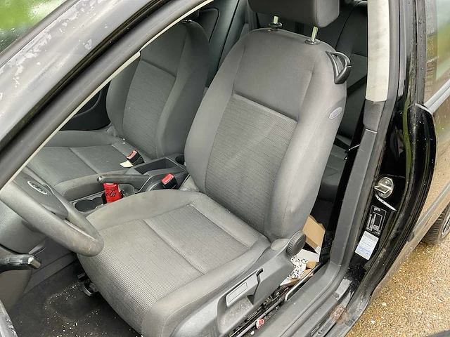Volkswagen - 2004 - golf - personenauto - afbeelding 4 van  35