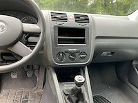 Volkswagen - 2004 - golf - personenauto - afbeelding 6 van  35