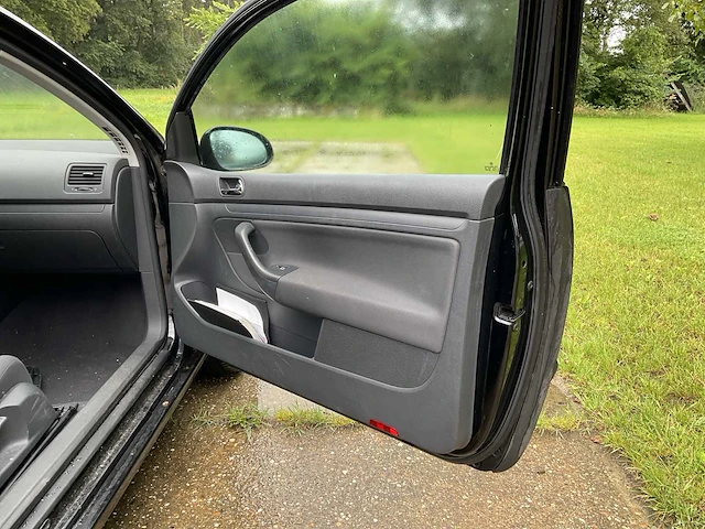 Volkswagen - 2004 - golf - personenauto - afbeelding 9 van  35