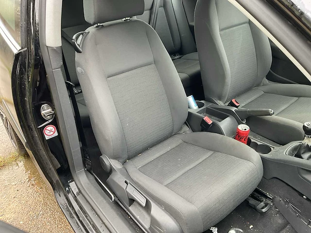 Volkswagen - 2004 - golf - personenauto - afbeelding 11 van  35