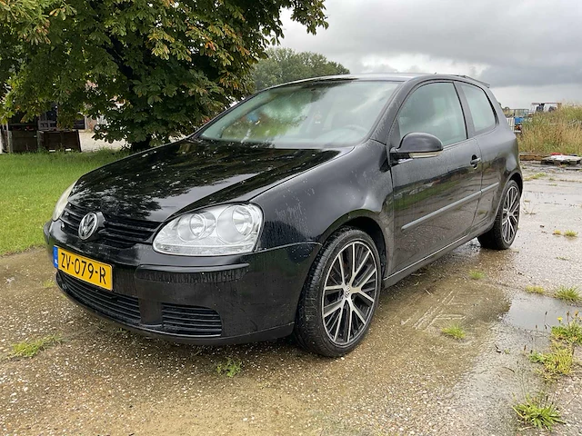 Volkswagen - 2004 - golf - personenauto - afbeelding 1 van  35