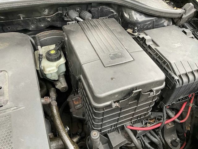 Volkswagen - 2004 - golf - personenauto - afbeelding 15 van  35